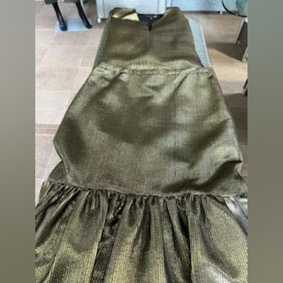 BCBG Maxazra Skirt Set - Picture 4 of 8